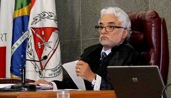 O Conselheiro Wanderley Ávila foi homenageado com o título de Cidadão da Paz ( Foto: Karina Camargos Coutinho)